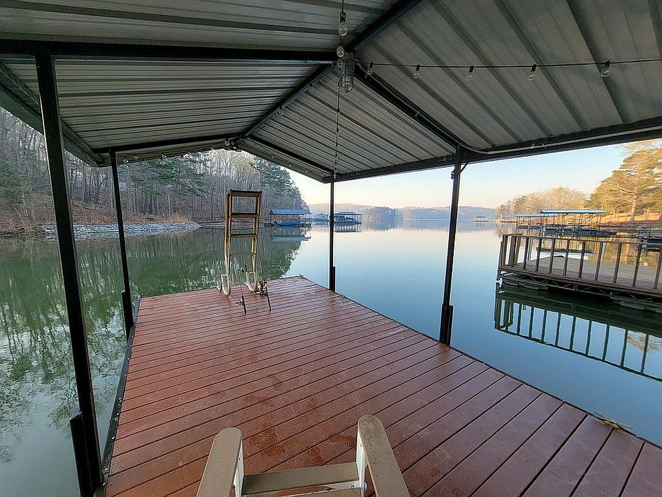 1st image of 424 Hyde Cove Dr