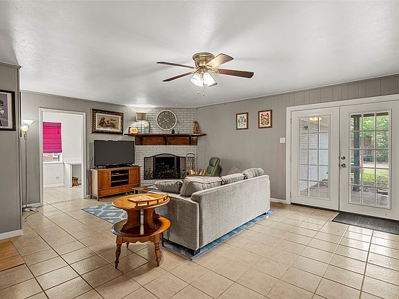 5th image of 7440 Brentwood Cir