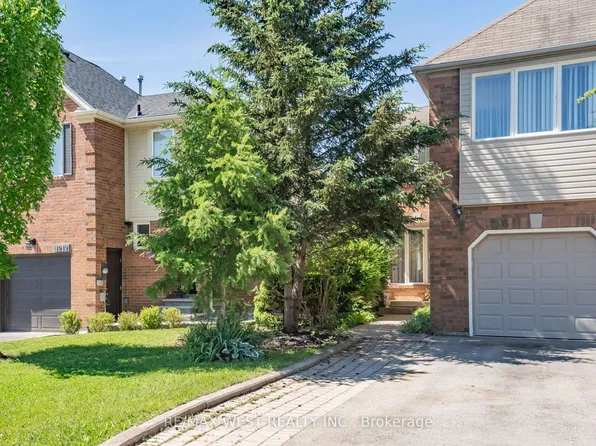 1216 Leewood Dr, Oakville, ON L6M 3B3