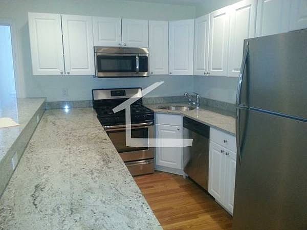 1st image of 60 Egmont St #_04