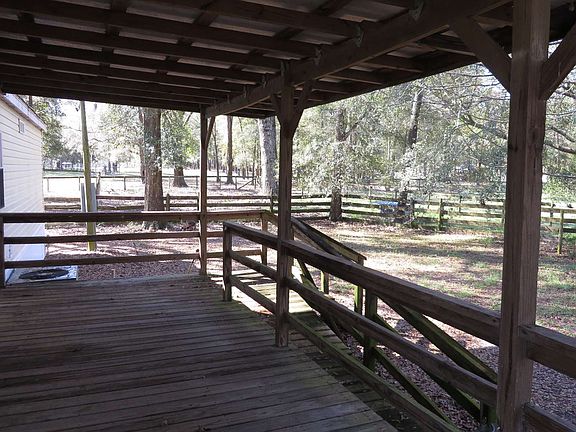 4th image of 206 SW Cowpoke Ct