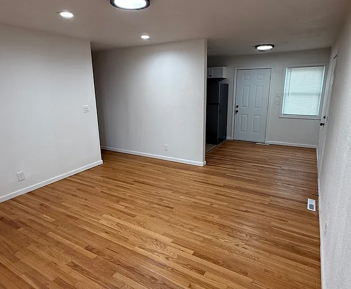 3936 S Pleasant St — Photo 3