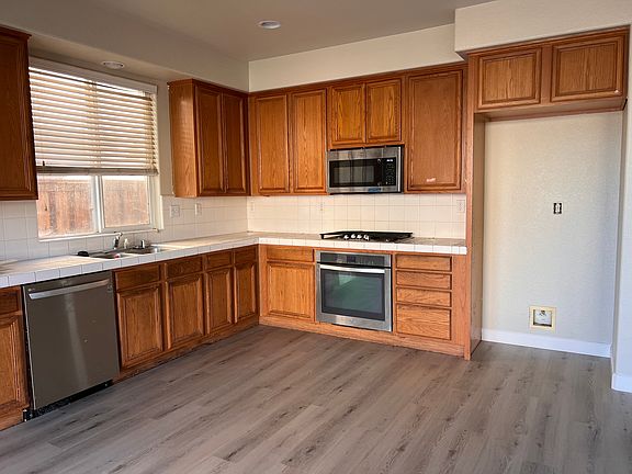 4th image of 17909 Daffodil Hill St #26
