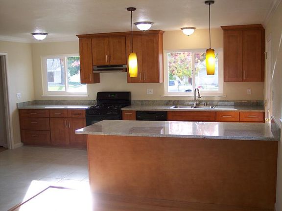 2nd image of 1212 Somerset Dr