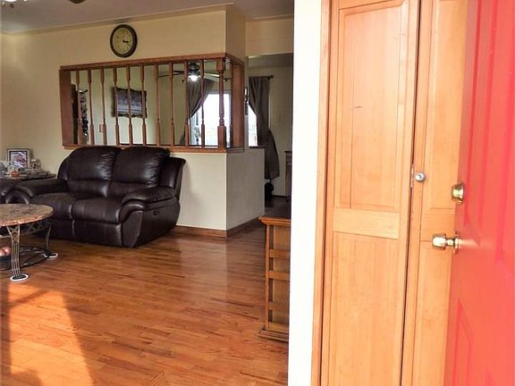4th image of 32876 Eiffel Ave