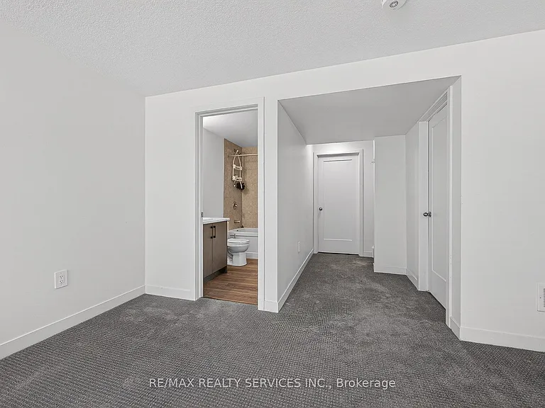95 Queensbrook Cres — Photo 43