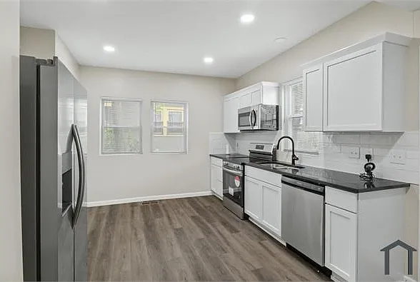 1531 N Olney St — Photo 8