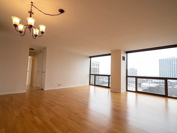 3rd image of 4343 N Clarendon Ave APT 803