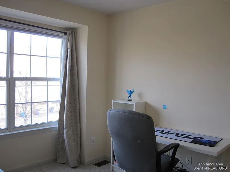 2806 Barclay Way — Photo 7