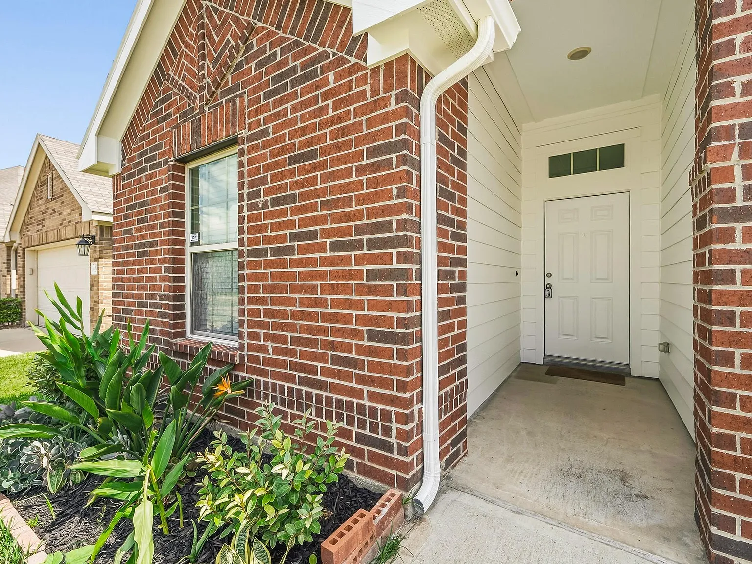4 bed, 3.0 bath, 2050 sqft, $2,200 — Photo 4