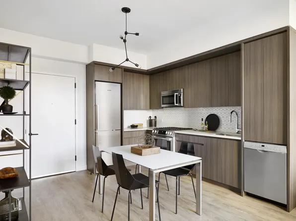 30-02 39th Avenue image 4 of 8