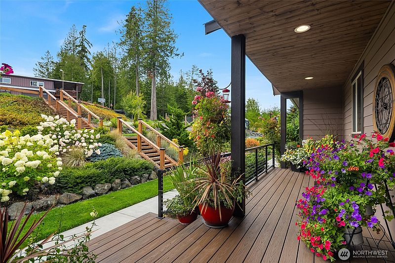 5th image of 698 Streamside Drive