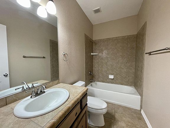 3rd image of 11 Hickory Knoll Cir S