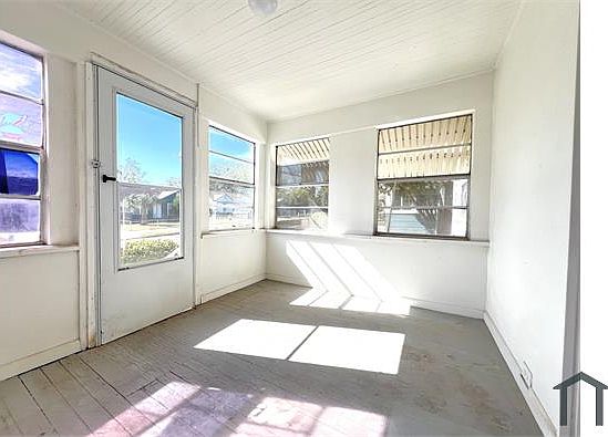 3rd image of 821 16th Ave S