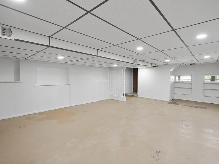 2405 Arlington Ave — Photo 13