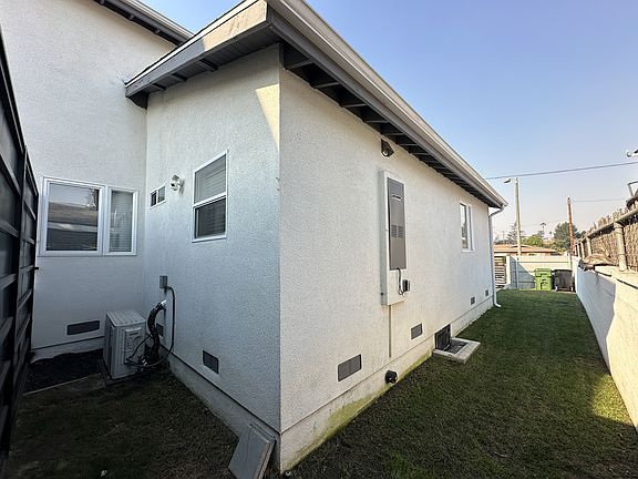 4th image of 12622 S Hoover St