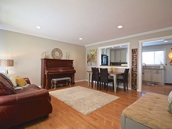 2nd image of 1081 E Diamond Way