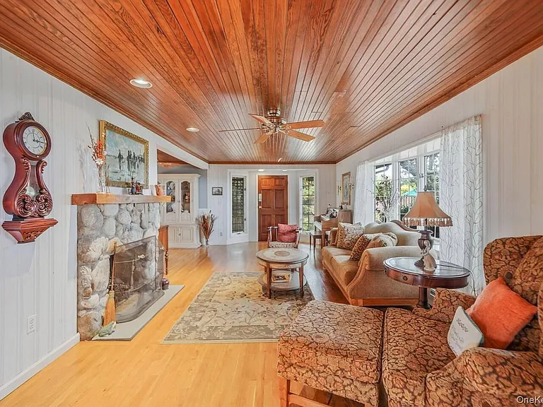 479 Asharoken Ave — Photo 16