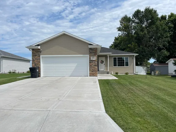 1006 Martin Dr, Hastings, NE 68901