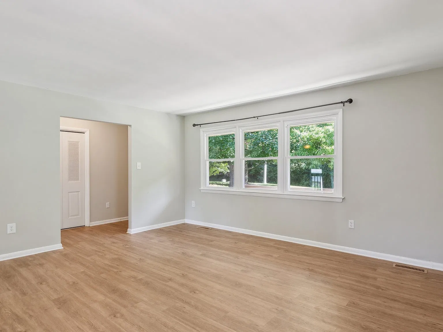 3 bed, 1300 sqft, $3,000 — Photo 3