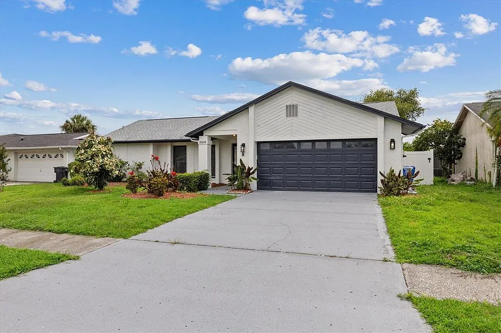 4 bed, 2.0 bath, 1702 sqft, $3,295 — Photo 4