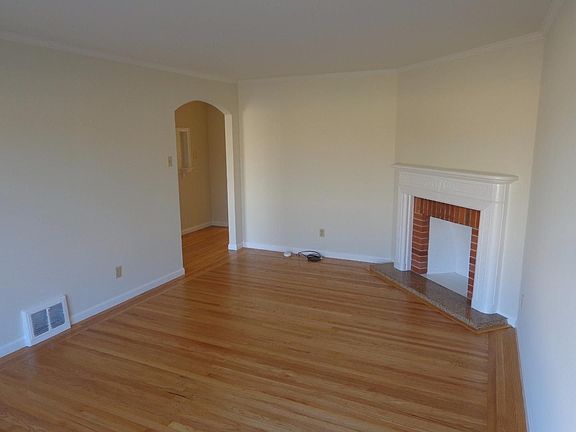 4th image of 456 Princeton St