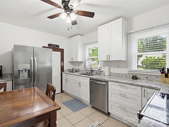 3rd image of 734 Tanglewood Dr