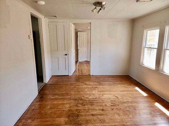 4th image of 226 E Temple St Floor 2