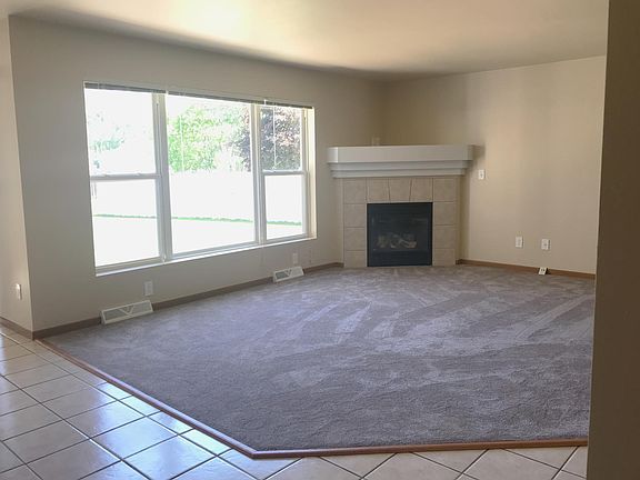 4th image of 151 E River Dr #151