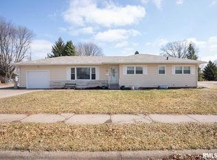 2725 Fillmore Ln, Davenport, IA 52804