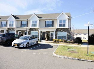 24 Hunter Dr, Central Islip, NY 11722