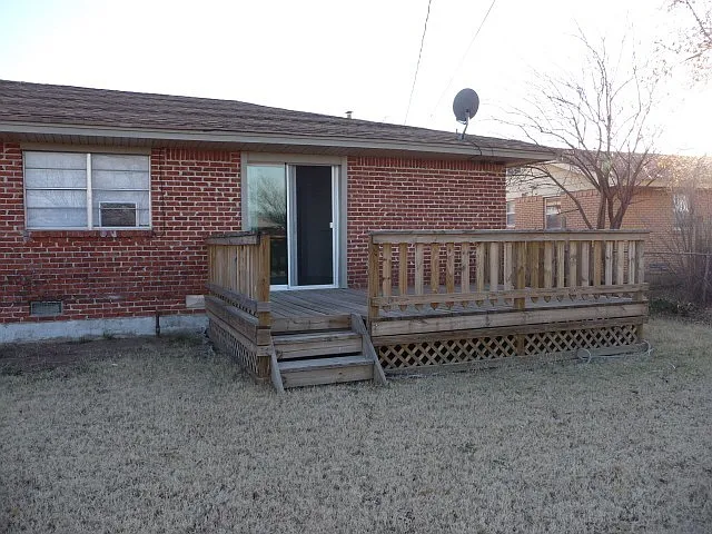 605 SW 45th St — Photo 9