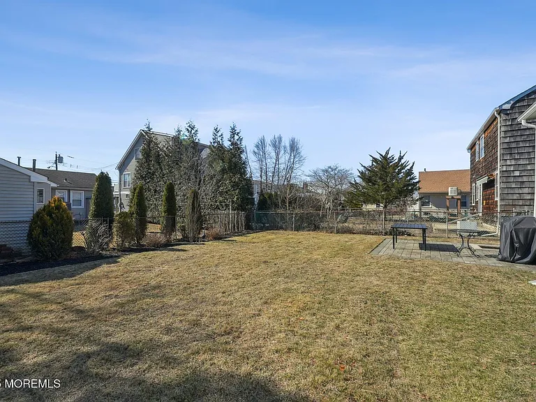 202 Yale Ave — Photo 17