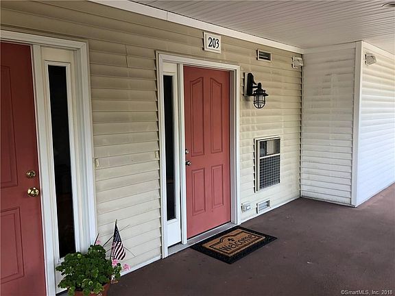 3rd image of 3250 Fairfield Ave APT 203