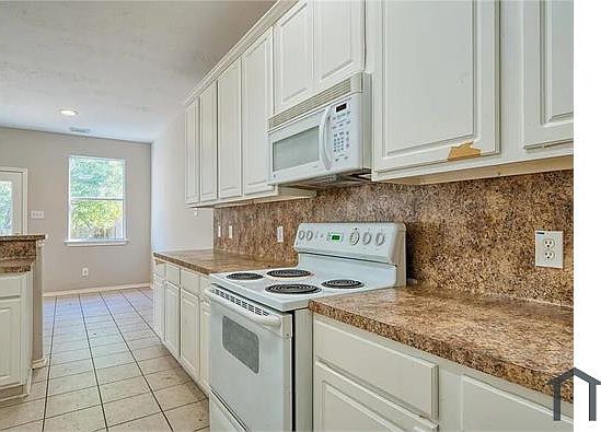 2nd image of 2907 Hackamore Hollow Ln