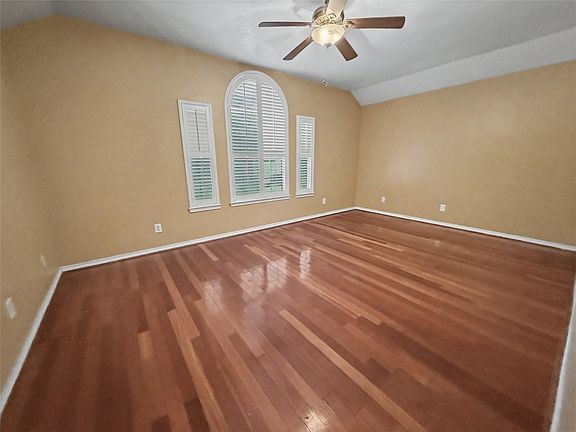 2nd image of 914 Chase Creek Cir