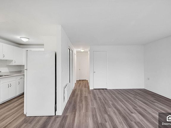 3rd image of 515 16th Ave W #1