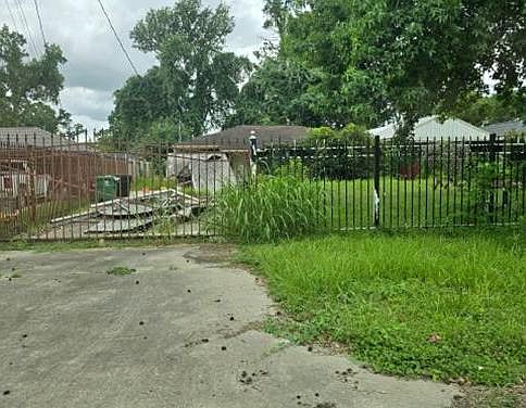 2nd image of 8115 Crestview Dr