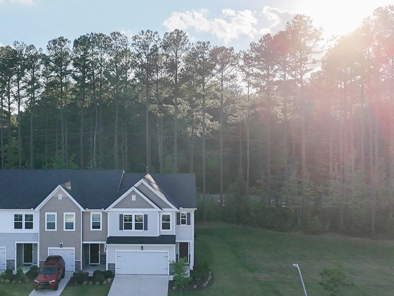 3 bed, 2.5 bath, 1950 sqft, $1,995 — Photo 3