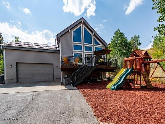 4th image of 450 Aspen Dr