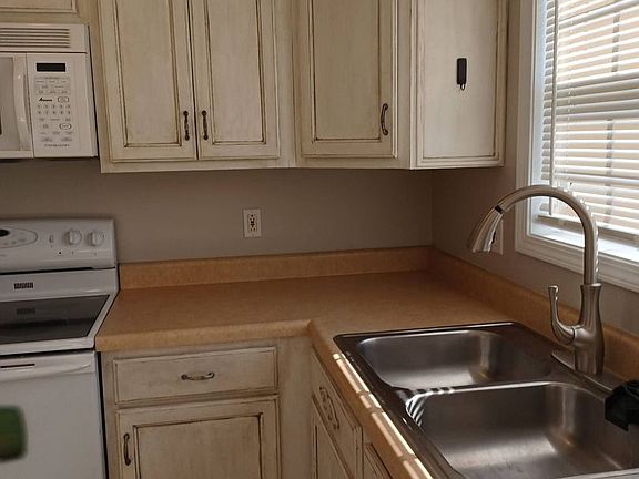 4th image of 1528 Cedar Springs Cir