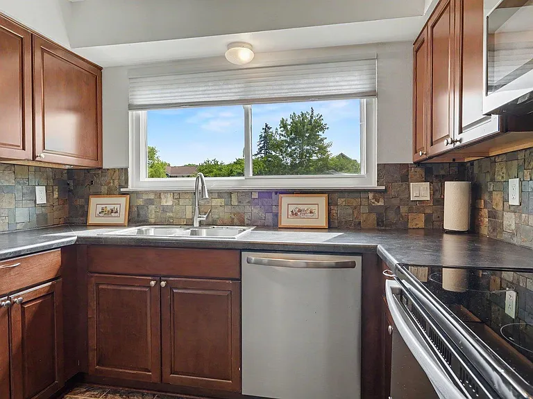 2735 Foster Ave — Photo 12