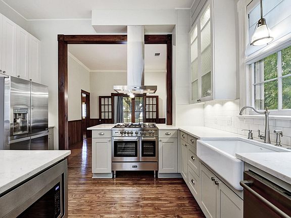 5th image of 105 Crofton Ave