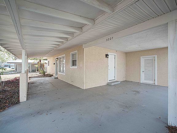 3rd image of 3207 20th Ave W