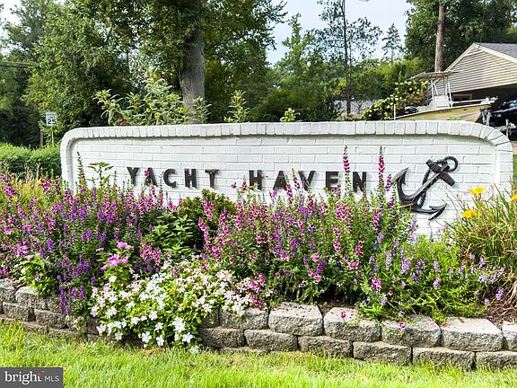 3rd image of 9429 Forest Haven Dr
