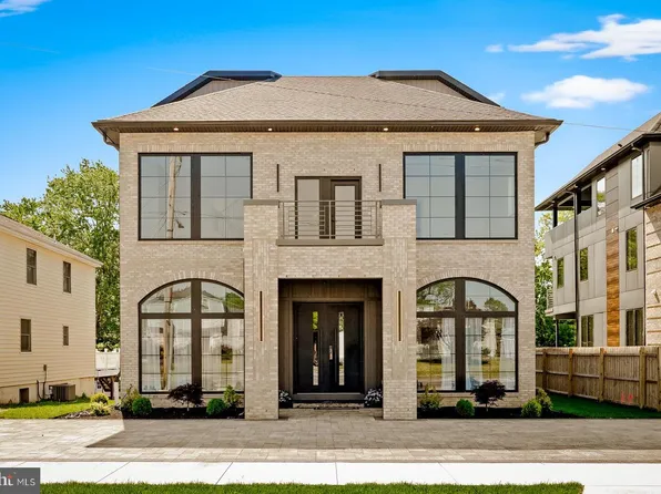 9741 Krewstown Rd, Philadelphia, PA 19115