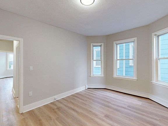 2nd image of 165 Hichborn St #5
