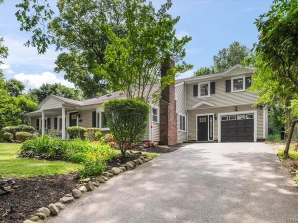 8 Walnut Place, Huntington, NY 11743