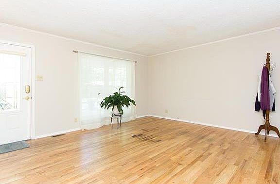 4th image of 2025 Lost Hollow Ct