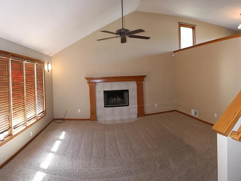 433 Crest Pl — Photo 3
